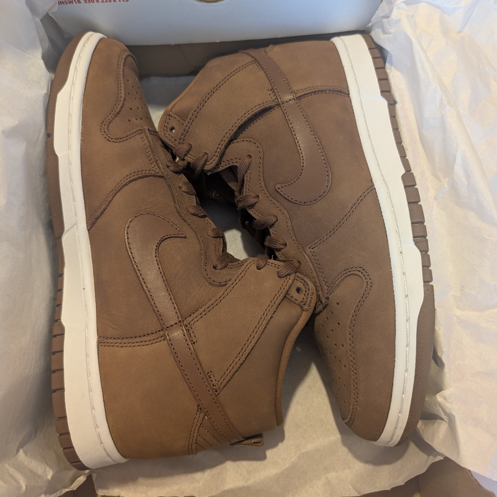 Brown Men's High-Top Sneakers - Classic Casual